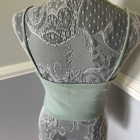 Excellent Used Condition Me to We Ribbed sleeveless Crop Top Size Large - Picture 3 of 5